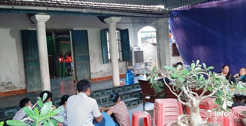 Ông Dương cho biết thêm, trong số 5 nạn nhân, có 4 người ở huyện Diễn Châu và 1 người ở huyện Hưng Nguyên. (Các gia đình ở huyện Diễn Châu đã chuẩn bị chu tất để tiếp nhận thi thể người thân, tổ chức mai táng theo phong tục địa phương. (Ảnh: Vietnamnet) Vụ 39 người chết ở Anh: 16 thi thể đầu tiên đã về nước. (Nguồn: VTC16)