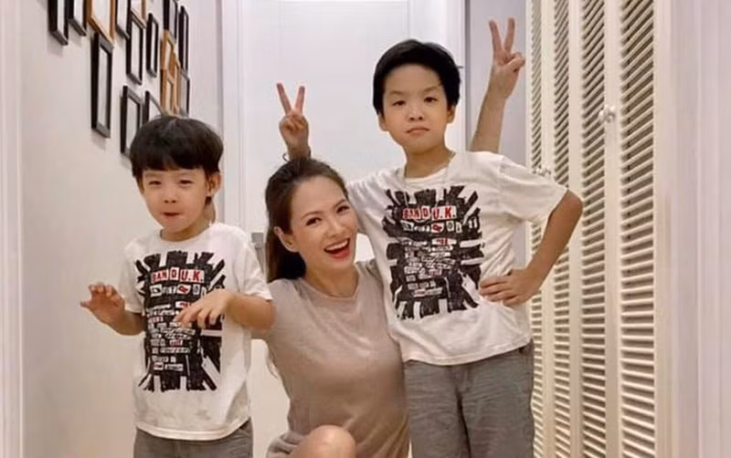 Là người kín tiếng trong chuyện đời tư, Đan Lê rất ít khi chia sẻ chuyện gia đình lên trang cá nhân. Cách đây không lâu, khi vợ chồng cô có ý định sửa nhà, đây cũng là lúc tổ ấm của người đẹp VTV được hé lộ.