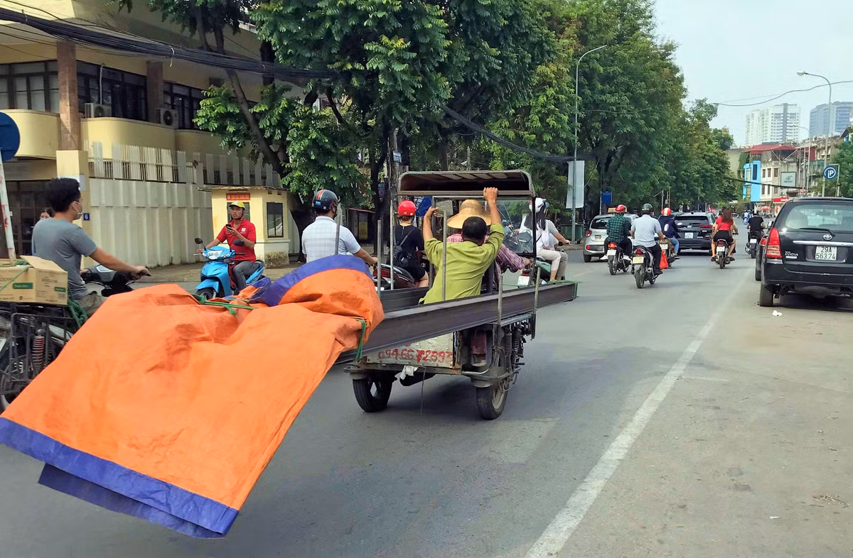 Hinh anh xe ba banh cong kenh nhu nay sap bien mat o Ha Noi-Hinh-8