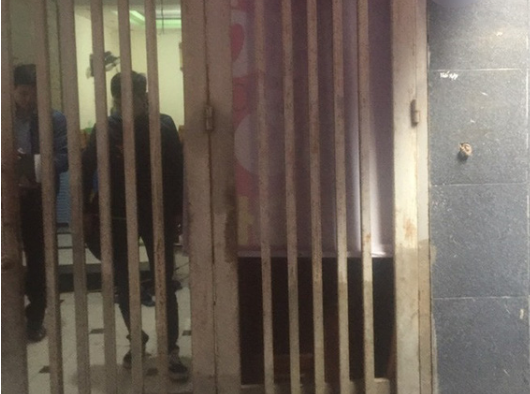 Nam thanh nien bang hoang phat hien nu chu nha tro treo co tu tu