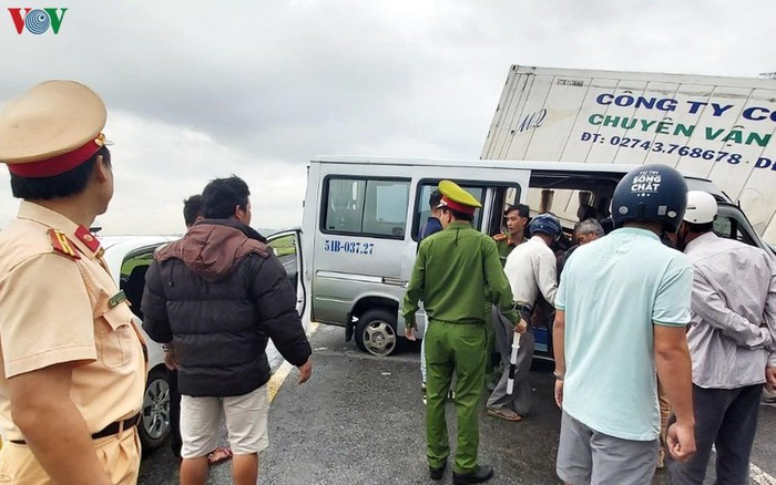 Sau khi vụ tai nạn xảy ra, lực lượng chức năng đã đến hiện trường điều tra nguyên nhân xảy ra vụ việc. (Ảnh: VOV)