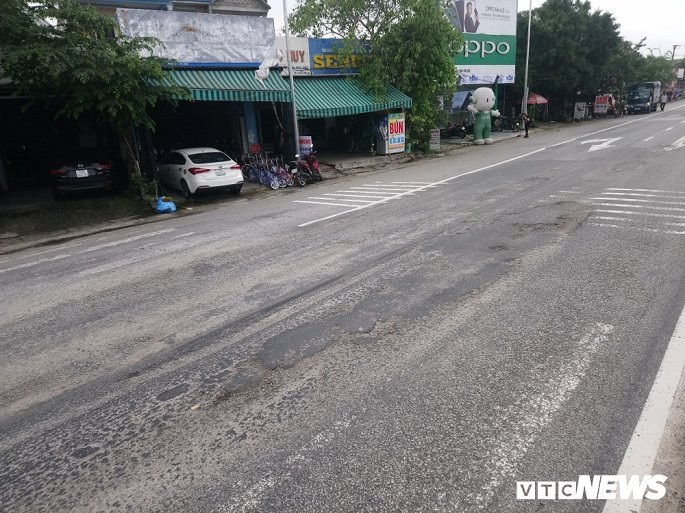 Dự án đầu tư mở rộng quốc lộ 1A tại Km848+875 đến Km890+200 từ xã Lộc Sơn đến thị trấn Lăng Cô (huyện Phú Lộc, tỉnh Thừa Thiên – Huế) đang trong thời gian bảo hành dài gần 40km được đầu tư hơn 1.660 tỷ đồng do Ban quản lý dự án 4 (Bộ GTVT) làm chủ đầu tư từ nguồn trái phiếu Chính phủ.