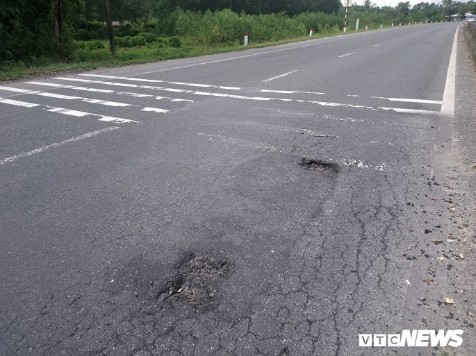 Can canh quoc lo nghin ty dong o Hue day ray o ga, o voi