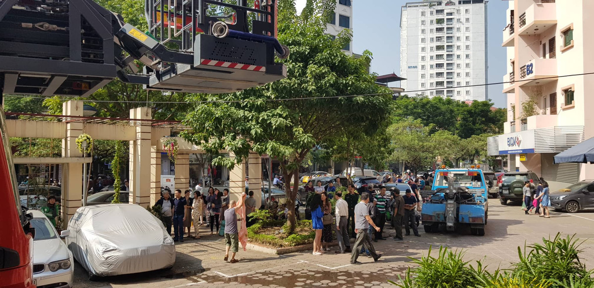 Ha Noi: Chay lon o Lang QT Thang Long, tram cap nuoc chua chay khong co nuoc-Hinh-2
