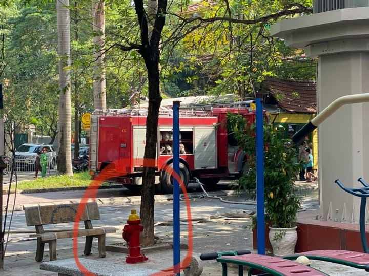 Ha Noi: Chay lon o Lang QT Thang Long, tram cap nuoc chua chay khong co nuoc-Hinh-7