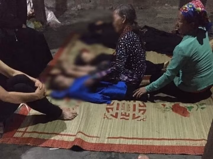 Phat hien thi the 3 cha con trong tu the treo co