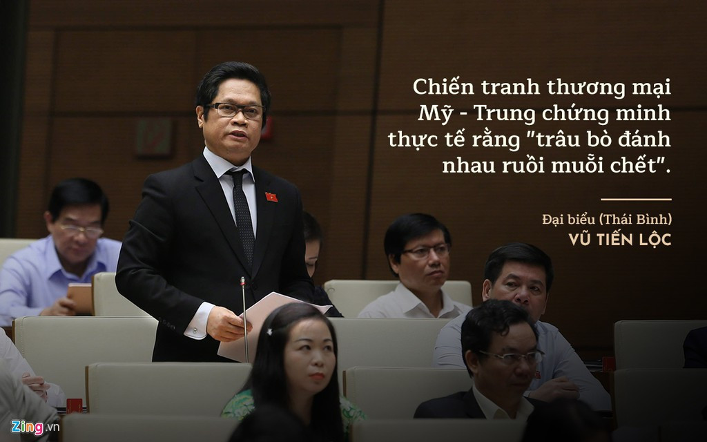 Đại biểu Vũ Tiến Lộc (Thái Bình) dẫn ý kiến nhiều người đánh giá chiến tranh thương mại Mỹ - Trung sẽ khiến Việt Nam được hưởng lợi, nhưng thực tế chứng minh điều ngược lại "trâu bò đánh nhau ruồi muỗi chết". Ông dẫn số liệu 9 tháng đầu năm xuất khẩu chỉ tăng 8,2% so với 2018 và chỉ còn bằng nửa tốc độ cùng kỳ là 15,4%, bằng khoảng 1/3 mức tăng trên 20% của những năm trước đó. Cơ cấu xuất khẩu theo thị trường cũng có những chuyển dịch bất lợi.