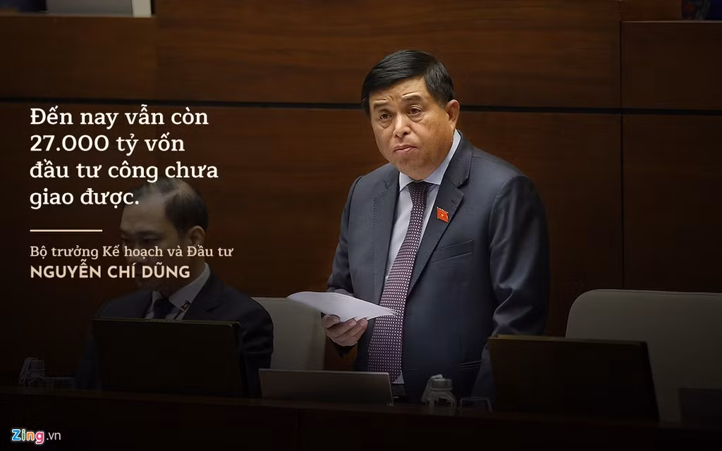 Về đầu tư công, Bộ trưởng Nguyễn Chí Dũng cho biết 10 tháng đầu năm tỷ lệ chỉ đạt 49,83%. Ông cho biết Bộ đã liên tục đôn đốc các bộ, ngành, địa phương hoàn thành thủ tục. Thủ tục đầy đủ đến đâu thì giao đến đó. Đến nay, chúng ta đã giao thêm được hơn 5.000 tỷ. Khẳng định đến nay vẫn còn 27.000 tỷ chưa giao được. Chính phủ sẽ báo cáo Quốc hội về việc xây dựng thực hiện các thủ tục, quy trình để đủ điều kiện giao theo luật định.