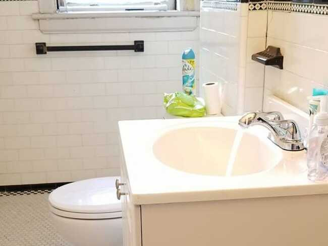 Ngay khi ngôi nhà được hoàn thiện, mẹ của Orr đã có thể chuyển đến. Anh và mẹ sẽ cùng nhau thực hiện công việc trang trí.