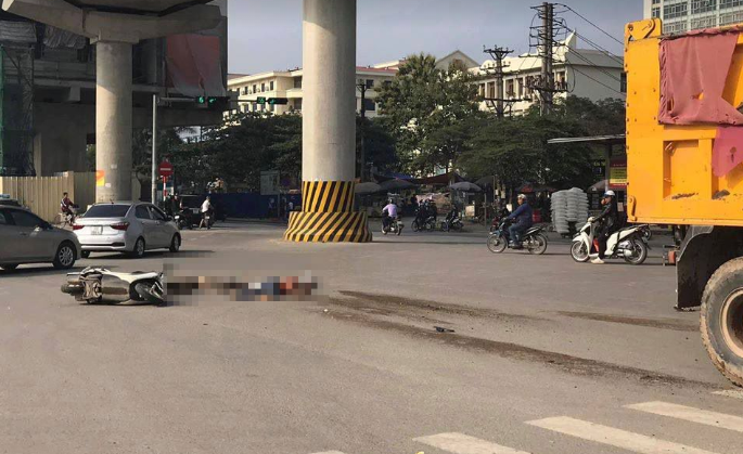 Được biết, hai nạn nhân tử vong là ông Nguyễn Bá Sâm (SN 1954 trú tại Hoài Đức, Hà Nội) và anh Nguyễn Bá Huy Tùng (cháu trai ông Sâm).