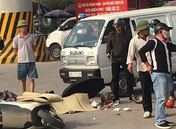 Chiều 20/11, cơ quan chức năng vẫn khám nghiệm hiện trường để điều tra nguyên nhân vụ việc.