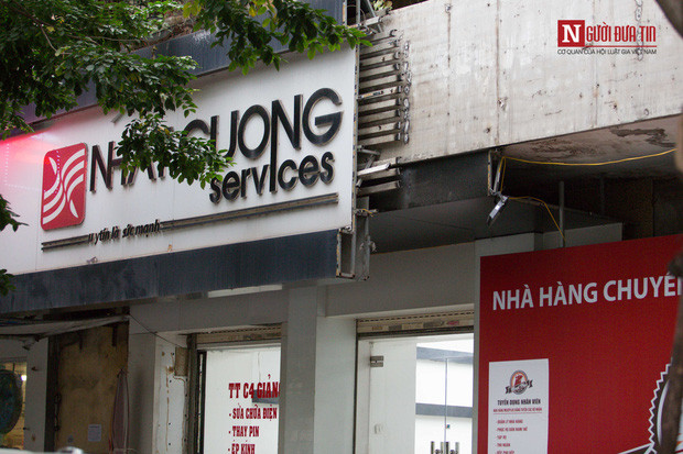 Nhân viên tại trung tâm này cho biết, 2/3 toàn bộ diện tích trước đó nay đã được đơn vị khác thuê để giảm thiểu chi phí vì quá rộng và đang tiến hành tu sửa bên trong. Cùng với đó, tại trung tâm đang có chương trình thanh lý toàn bộ sản phẩm để thu hồi vốn.