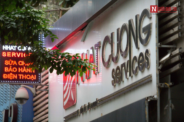 Theo ghi nhận của phóng viên, duy nhất Trung tâm bảo hành Nhật Cường Mobile tại địa chỉ C4 Giảng Võ (quận Đống Đa - Hà Nội) vẫn mở cửa hoạt động.