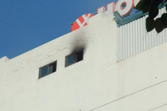 Khoảng 30 phút cứu hỏa, đám cháy tại chung cư House Xinh Group đã được khống chế.