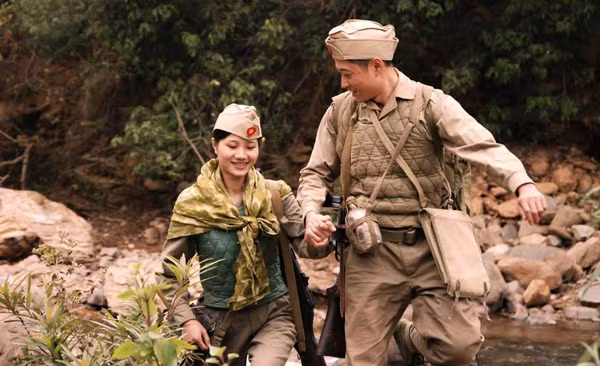 Cuoc song binh lang cua Manh Hung “Hoa hong tren nguc trai-Hinh-4