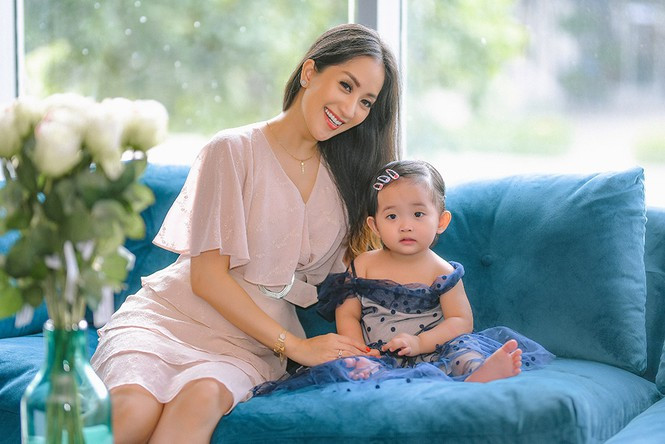 Từ lúc có thêm con thứ hai Anna, mọi thứ đều gần như ‘đảo lộn’ bởi cả hai phải sắp xếp thời gian để vừa phát triển sự nghiệp vừa chu toàn việc dạy dỗ, chăm sóc các con.