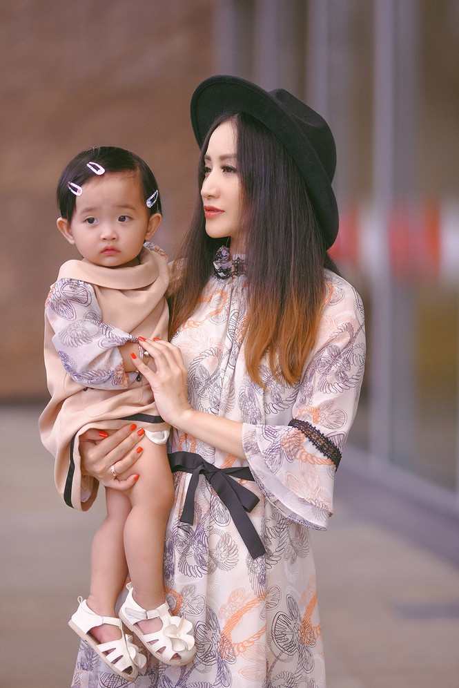 Lý giải về việc làm show riêng, nữ hoàng dance sport cho biết, bình thường cô đã có sở thích lưu lại những hình ảnh, video của gia đình để Kubi và Anna sau này lớn lên sẽ có những ký ức tuổi thơ bên bố mẹ. Vì thế cô nghĩ đến việc ghi hình show thực tế sau khi được bạn bè, trợ lý động viên.