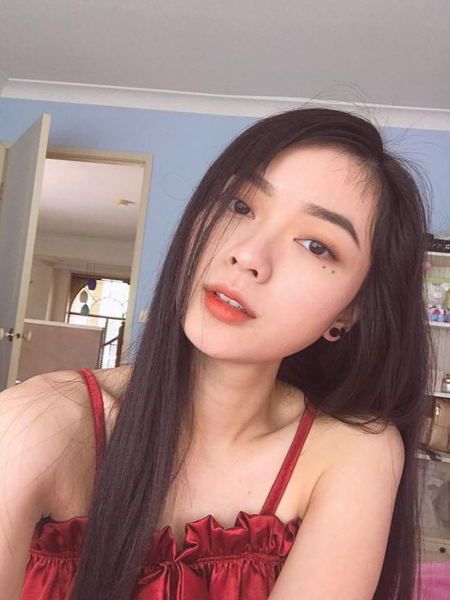 Những hình ảnh mới nhất của cô gái Sài thành khiến dân mạng bất ngờ. Khó có thể nhận ra đây là hot girl ảnh thẻ giản dị, trong sáng ngày nào.