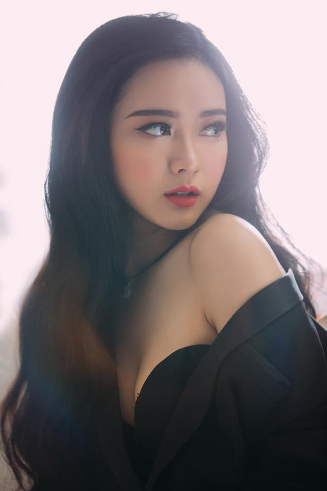 Vicky biết cách ăn mặc để khoe vóc dáng nuột nà.