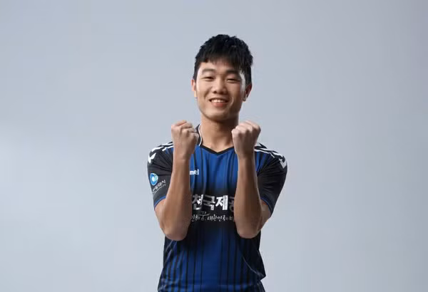 Tiền vệ Lương Xuân Trường.