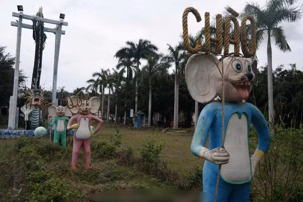 'Mình dân Phan Thiết đây, xin đính chính lại cụ thể là đã bỏ hoang được 6 năm nhé, không phải 10 năm', bạn N.T.Đ đính chính.
