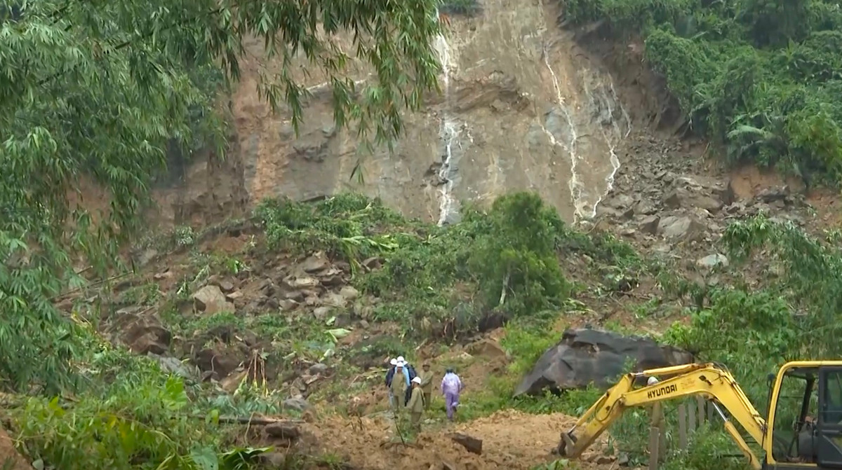 Vì vậy, các lực lượng sẽ dừng tìm kiếm khi trời tối để đảm bảo an toàn.