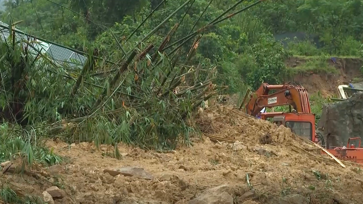 Ông Đặng Vỹ Thuyên cho biết, thông thường 1 ê kíp trực có 1 bảo vệ và 2 kỹ sư. Do những ngày qua mưa lớn nên 2 nhân viên đi kiểm tra khu vực lân cận, trong nhà máy chỉ còn 1 kỹ sư Nam.
