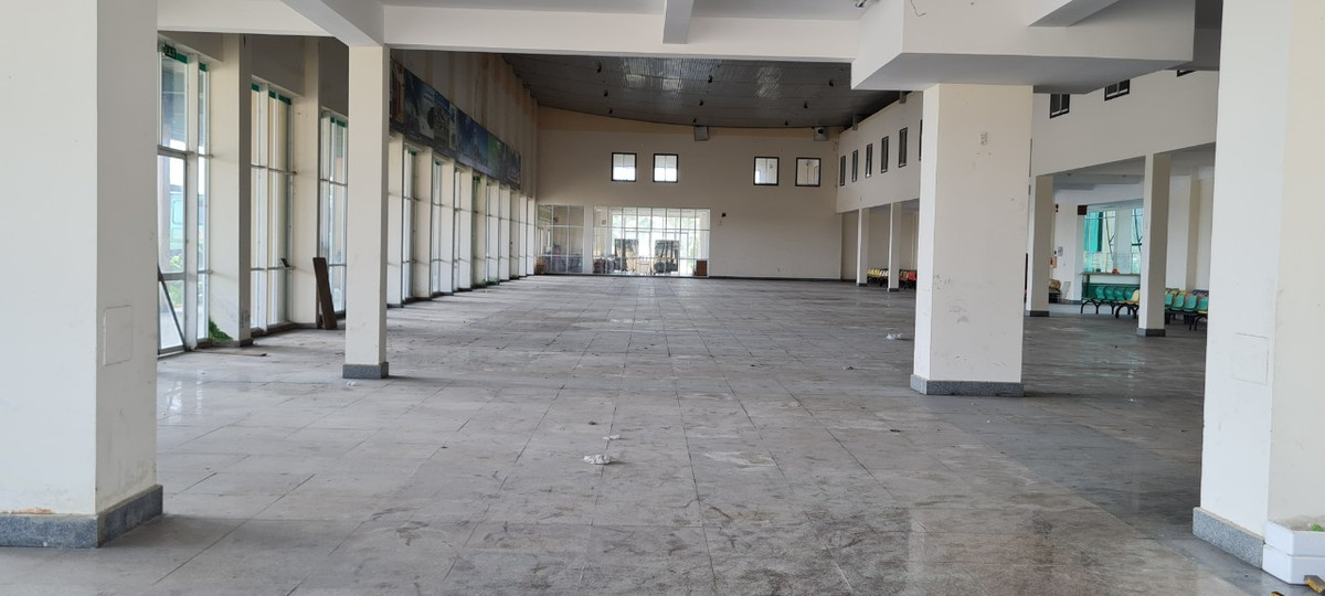 Tuy nhiên, bến xe phía Nam nằm quá xa trung tâm TP Đà Nẵng, việc phân luồng, tuyến cũng có nhiều bất hợp lý.