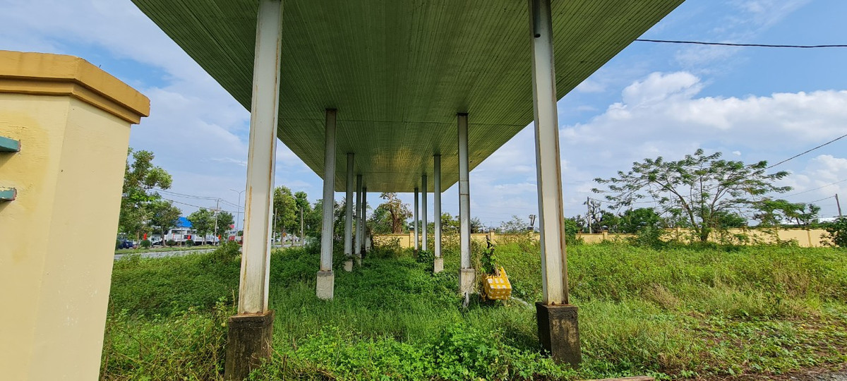 Bến xe phía Nam Đà Nẵng nằm trên trục Quốc lộ 1A thuộc thôn Quá Giáng, xã Hòa Phước, huyện Hòa Vang.