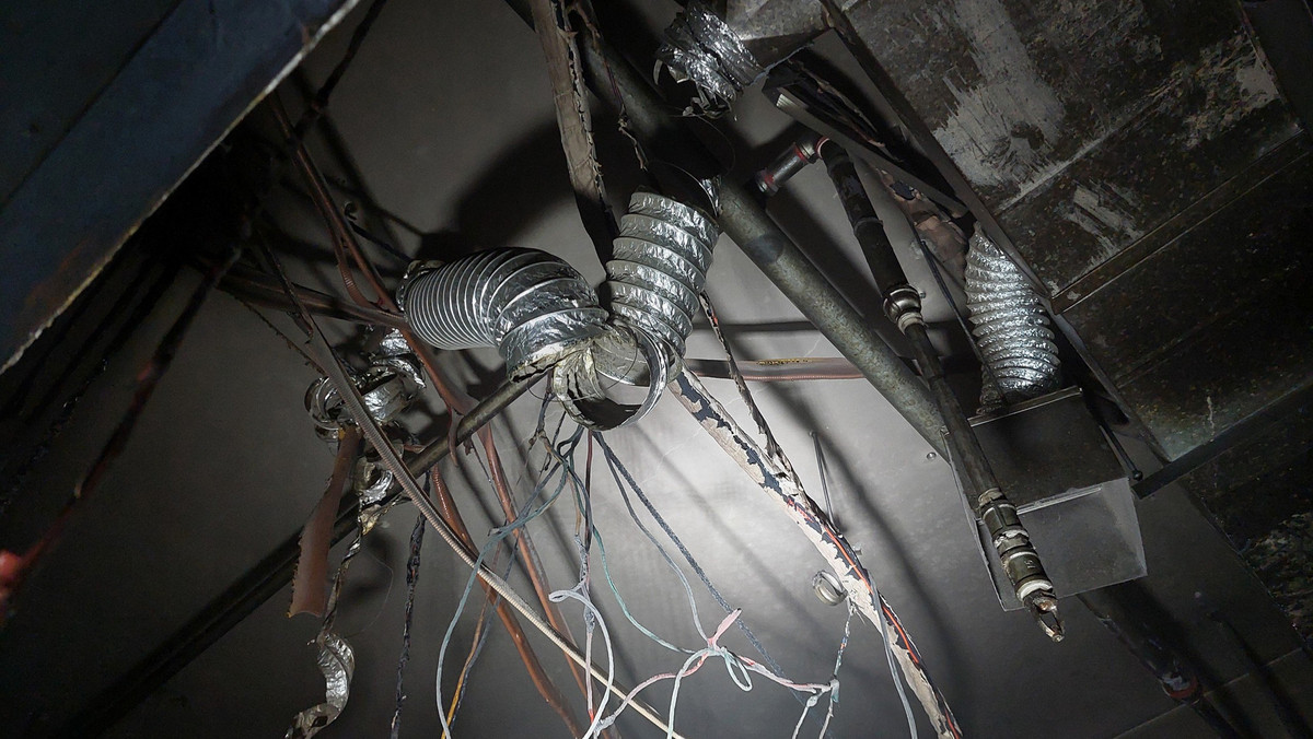 Sau gần một giờ, ngọn lửa cơ bản được dập tắt.