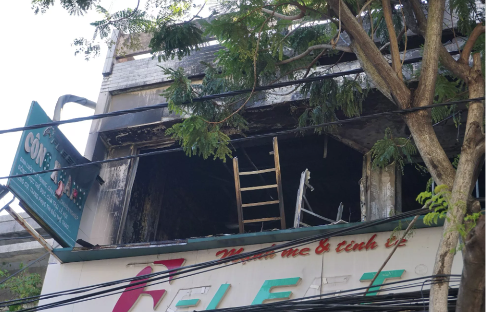 Đến 8h30, ngọn lửa được khống chế. Vụ cháy không có thương vong về người, nhưng đã thiêu rụi nhiều tài sản. Nguyên nhân vụ hoả hoạn đang được điều tra.