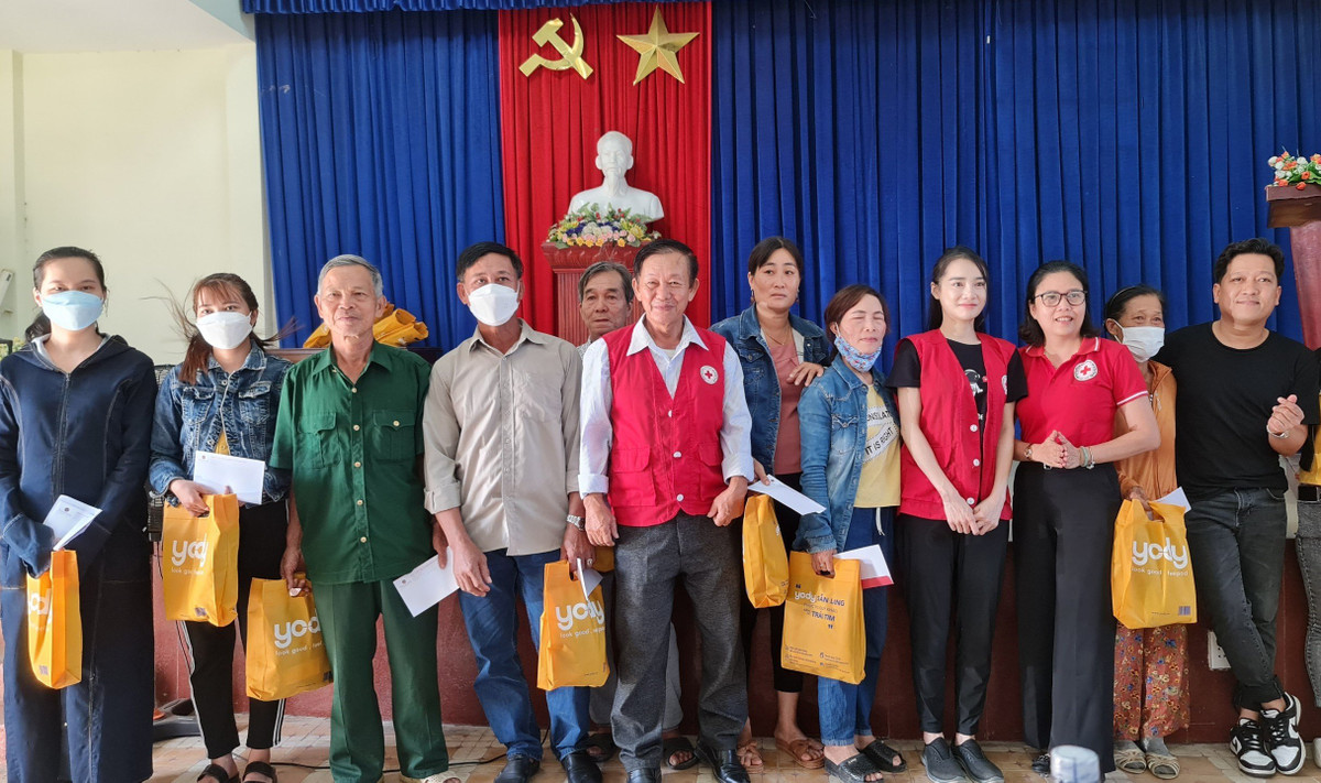 Được biết, Trường Giang và Nhã Phương là đại sứ nhân ái của Hội Chữ thập đỏ Việt Nam.