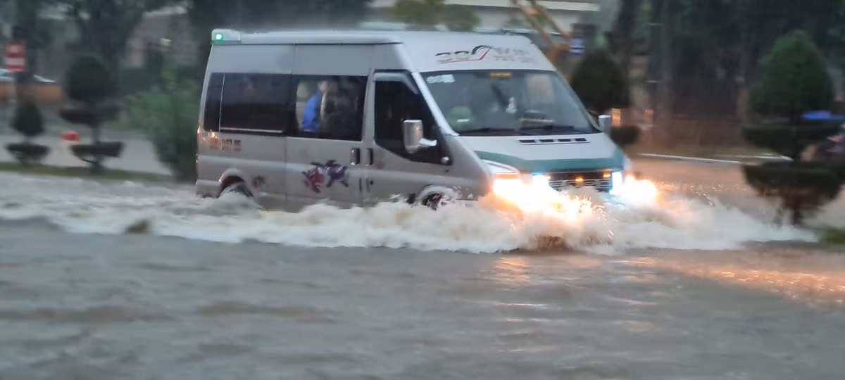 Nhiều đoạn ngập khá sâu.