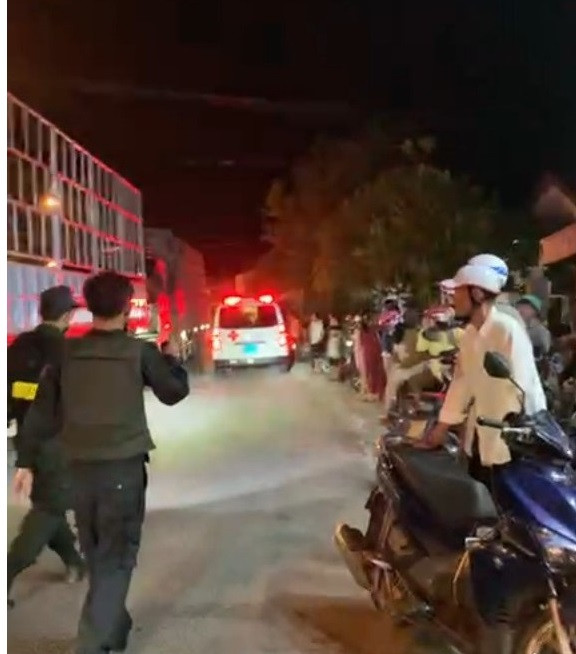 Về phía nạn nhân, hai ông cháu được đưa đi cấp cứu tại Bệnh viện Đa khoa Đà Nẵng. Cháu bé không may đã tử vong, còn ông nội cháu bị thương rất nặng đang được cấp cứu.