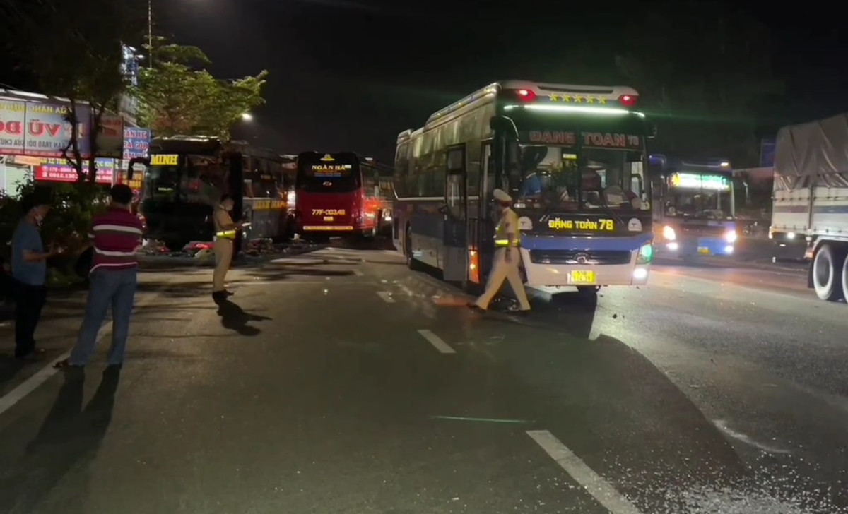 Lực lượng Cảnh sát giao thông và các cơ quan chức năng có mặt tại hiện trường ngay sau đó để điều tiết giao thông.