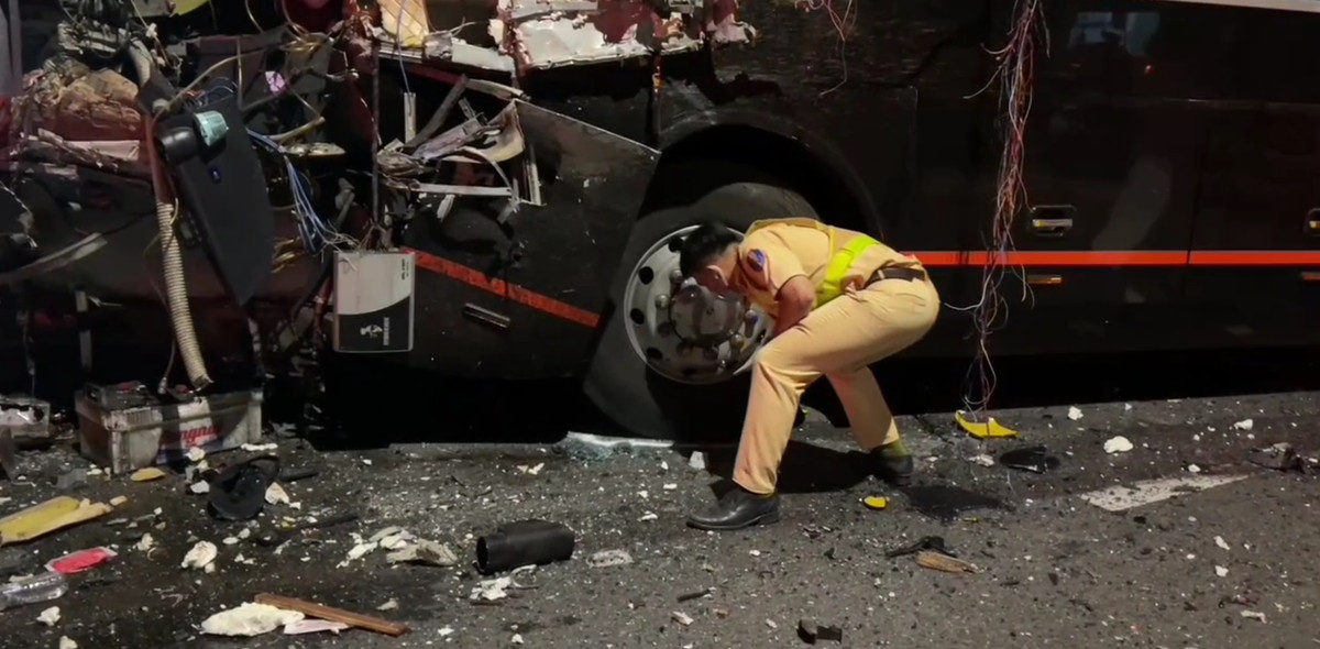 Công tác khám nghiệm hiện trường cũng được triển khai.