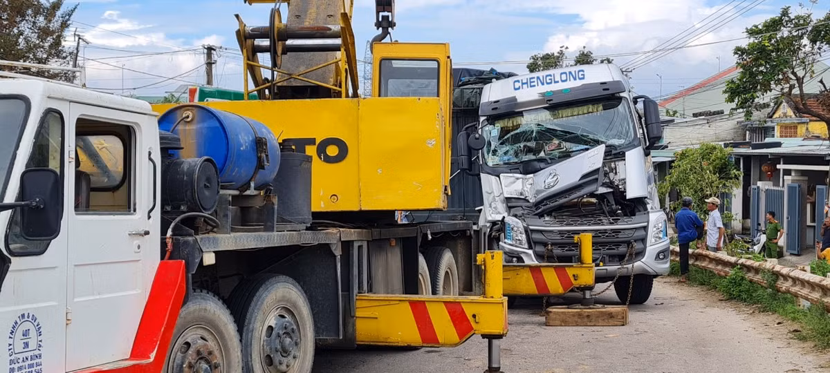 Tuy nhiên, việc di chuyển hai xe tải cũng gặp nhiều khó khăn.