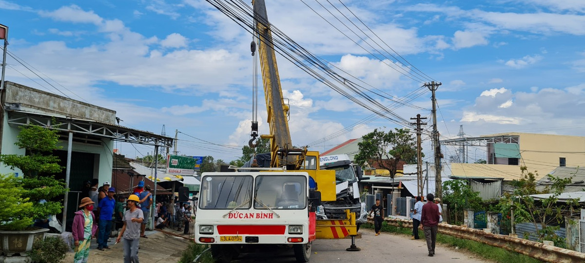 Vụ tai nạn tuy không gây thiệt hại về người nhưng đã làm giao thông trên tuyến bị tê liệt.