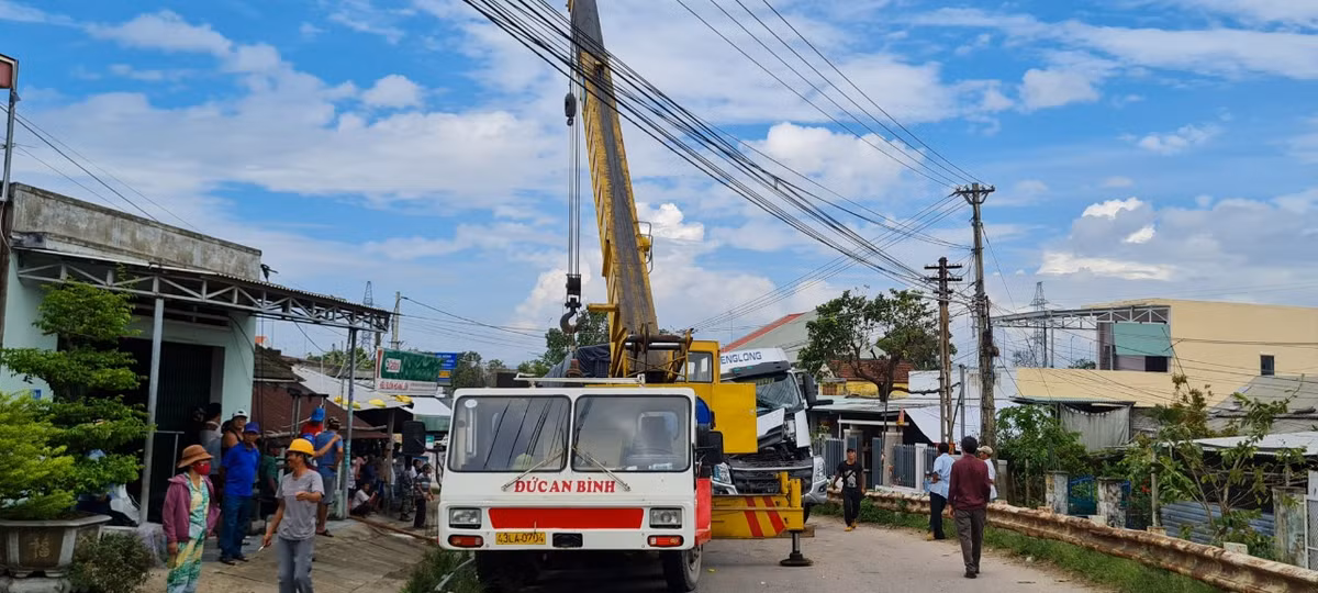 Vụ tai nạn tuy không gây thiệt hại về người nhưng đã làm giao thông trên tuyến bị tê liệt.
