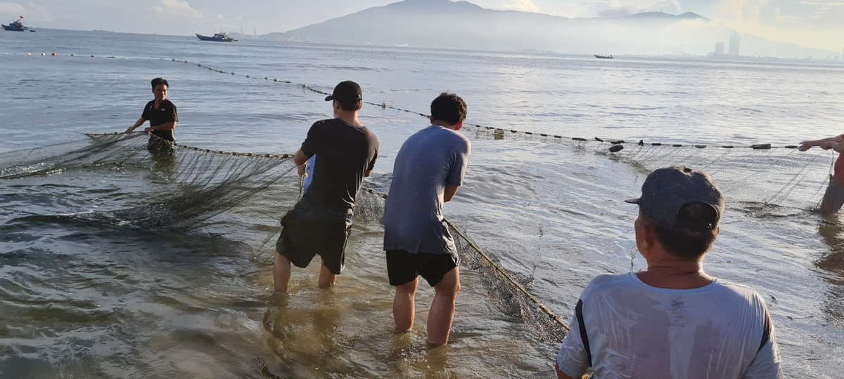 ọi người cùng nhau hô hào để kéo thật nhịp nhàng.