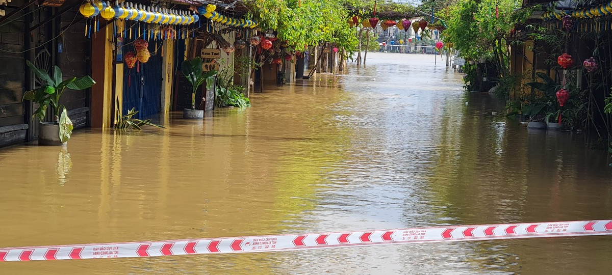 Nhiều tuyến đường đã được cảnh báo khu vực nguy hiểm.