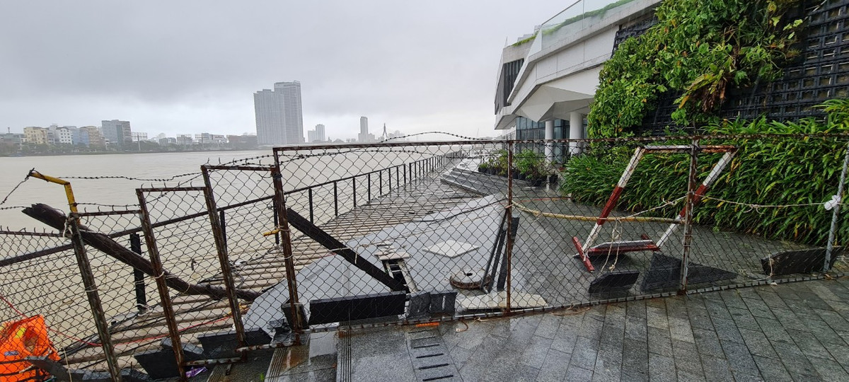 Cảnh hoang tàn khiến nhiều người xót xa.