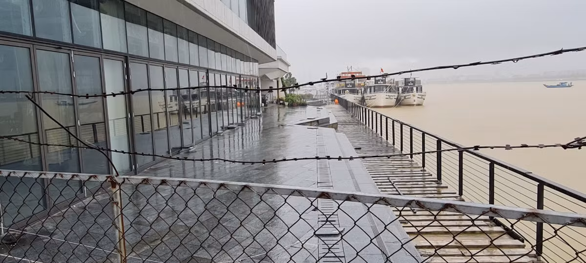 Khung cảnh khó tin ở một công trình đẹp, tại một vị trí đắc địa.