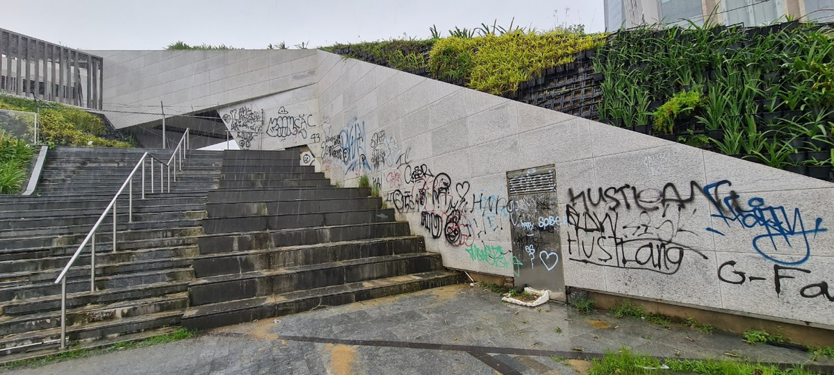 Tường thành nơi vẽ bậy.