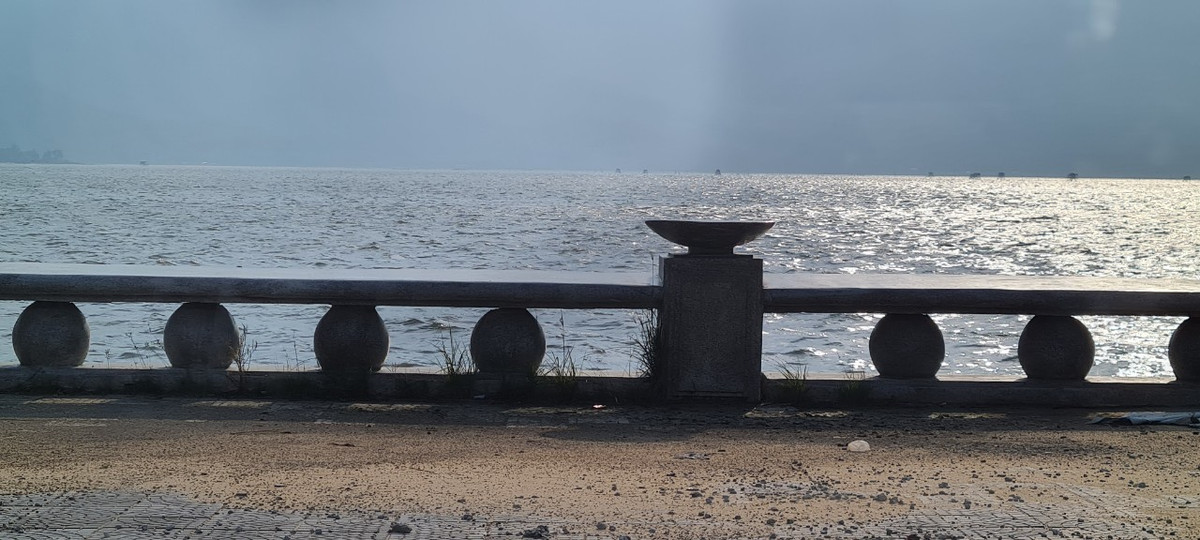 Vào lúc hoàng hôn, non nước nơi đây càng thêm lung linh huyền ảo.