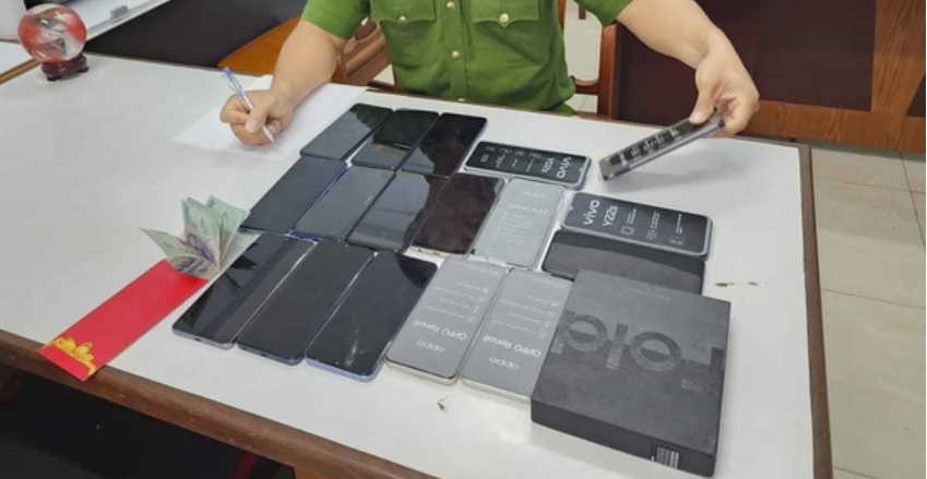 Da Nang: Nhom trom dien thoai trong sieu thi Dien May Xanh khai gi?-Hinh-2