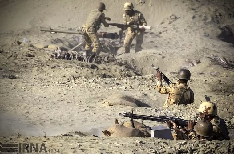 Và không ngừng nạp đạn tăng cường hỏa lực mạnh trong cuộc tấn công giả định.