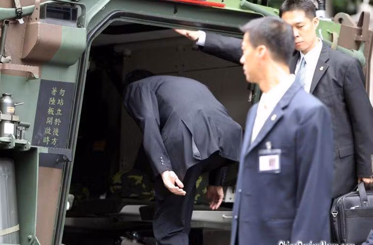 Một chi tiết khá thú vị, sau khi tái đắc cử, Tổng thống Đài Loan Mã Anh Cửu đã đi dự một cuộc họp bằng xe bọc thép CM-32.