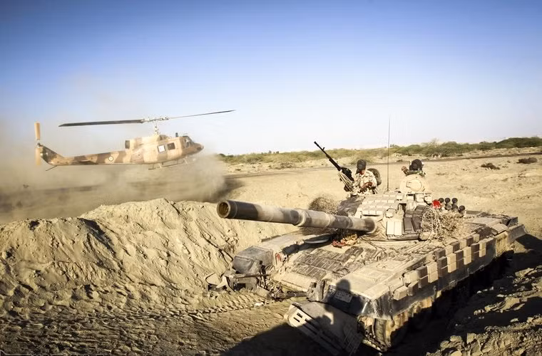 Đây là một trực thăng vận tải hạng trung, trọng tải rỗng 3.442 kg, tải trọng tối đa khi cất cánh 6.805 kg, tốc độ 260 km/h, trần bay 5 km, có phi hành đoàn gồm 2 người và có thể mang theo 14 binh sĩ.