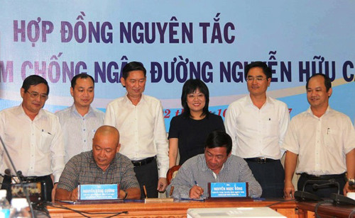 Tháng 10/2017, UBND TPHCM và Cty Quang Trung ký kết hợp đồng nguyên tắc công trình bơm chống ngập đường Nguyễn Hữu Cảnh. Thời điểm đó, máy bơm được thuê trọn gói 12 tỷ đồng/năm.